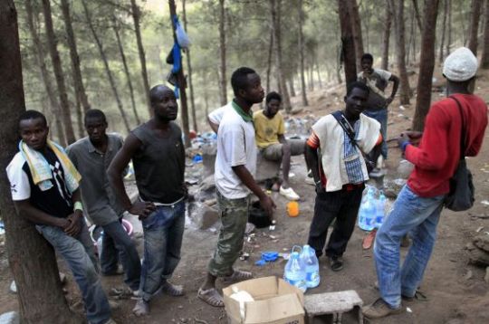 SALTAR LA VALLA ES GRATIS Y NO TENGO DINERO PARA ENTRAR EN PATERA.